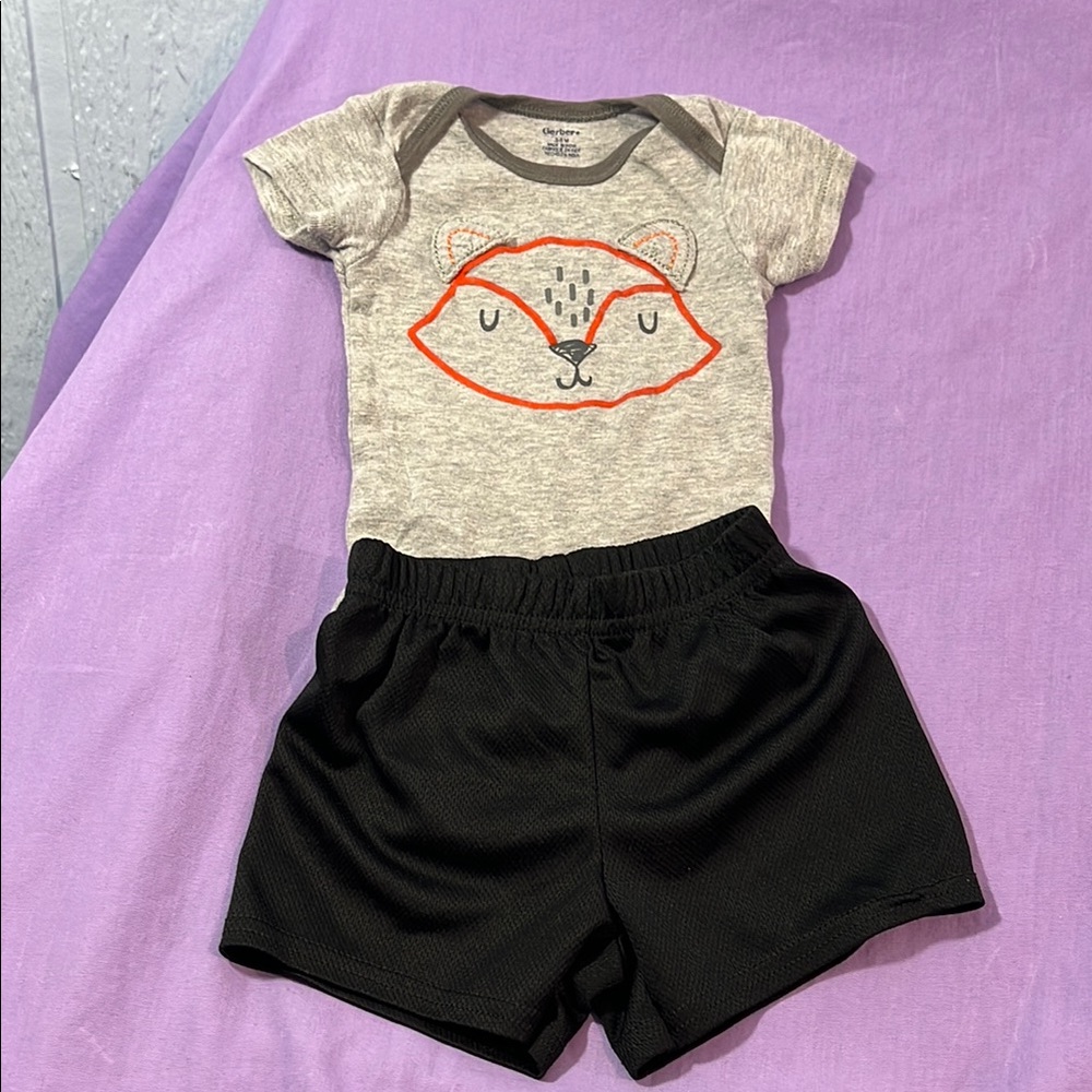 5 for $10 💜 Fox shirt and shorts outfit size 3-6 months